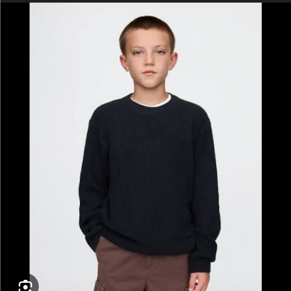 GAP CashSoft Black and Green Crewneck Sweaters Kids 2 Pack - Picture 2 of 5